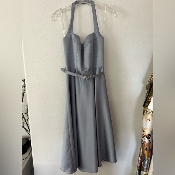 Halter strap satin dress - Picture 1 of 9
